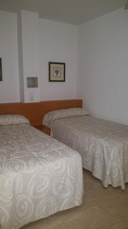 Apartaments Geminis Камбрильс Номер фото