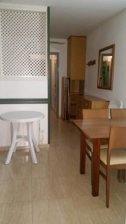 Apartaments Geminis Камбрильс Номер фото