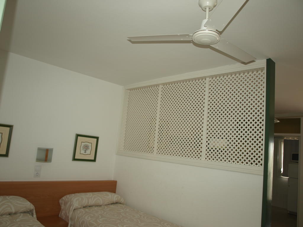 Apartaments Geminis Камбрильс Номер фото