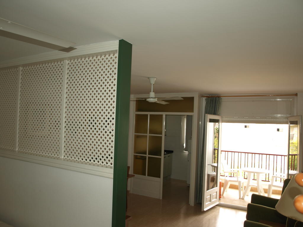 Apartaments Geminis Камбрильс Номер фото