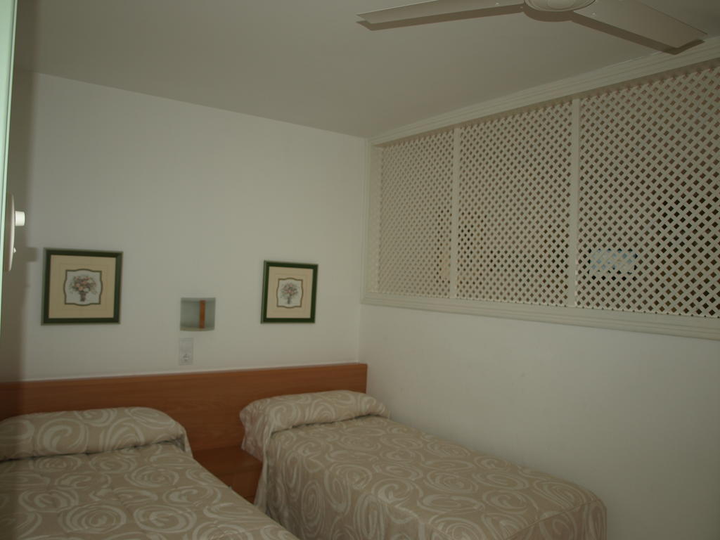 Apartaments Geminis Камбрильс Номер фото