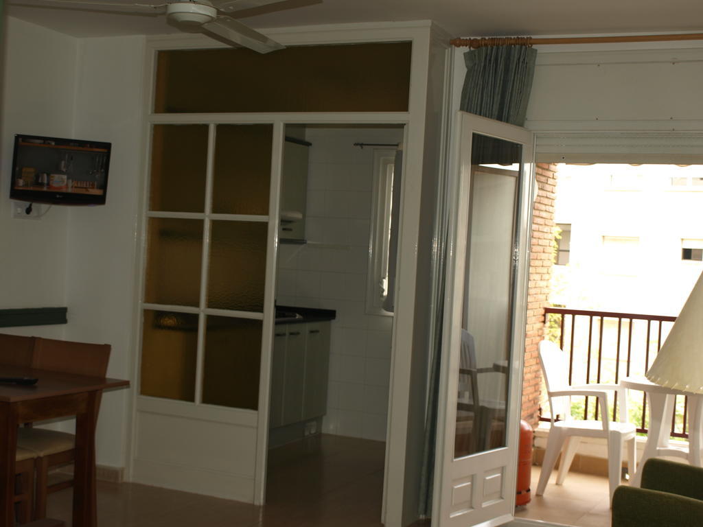 Apartaments Geminis Камбрильс Номер фото