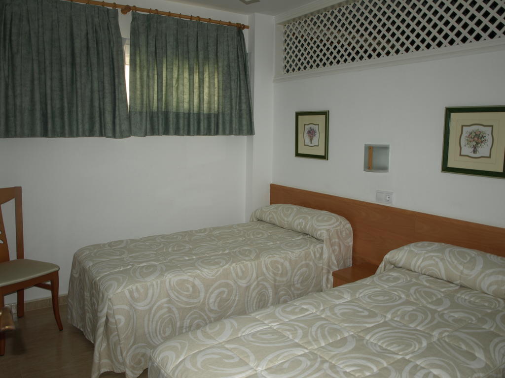 Apartaments Geminis Камбрильс Номер фото
