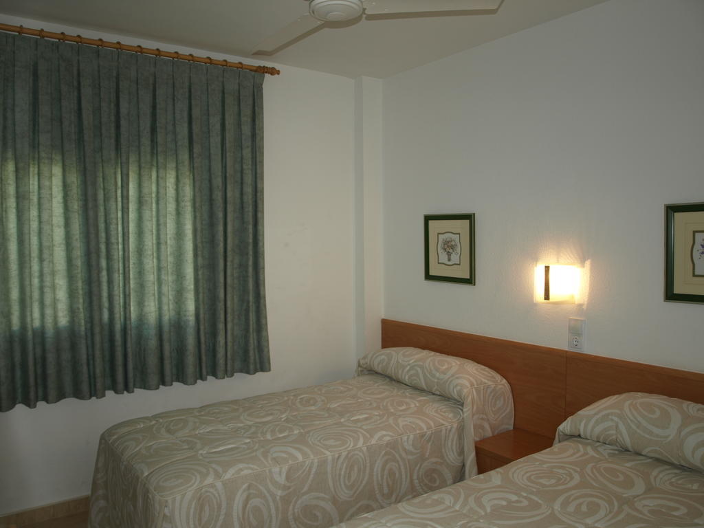 Apartaments Geminis Камбрильс Номер фото