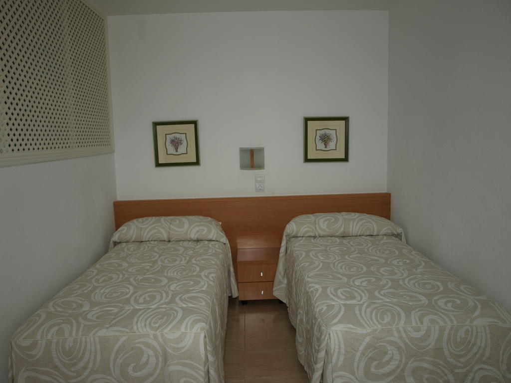 Apartaments Geminis Камбрильс Номер фото
