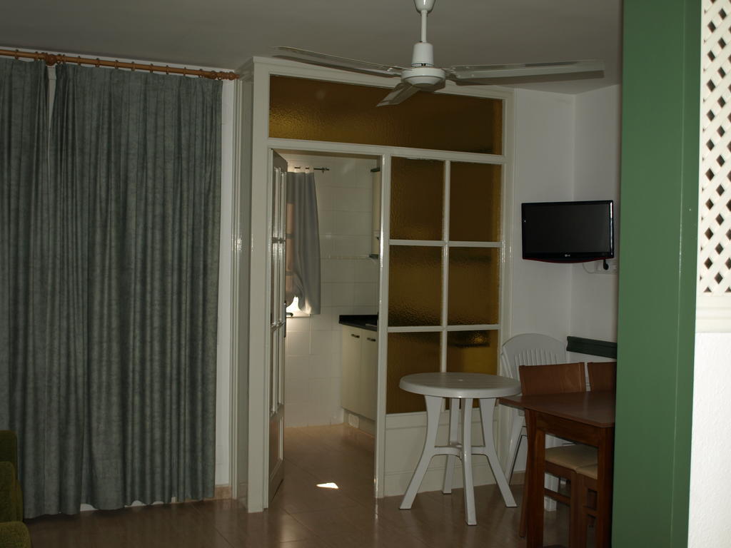Apartaments Geminis Камбрильс Номер фото
